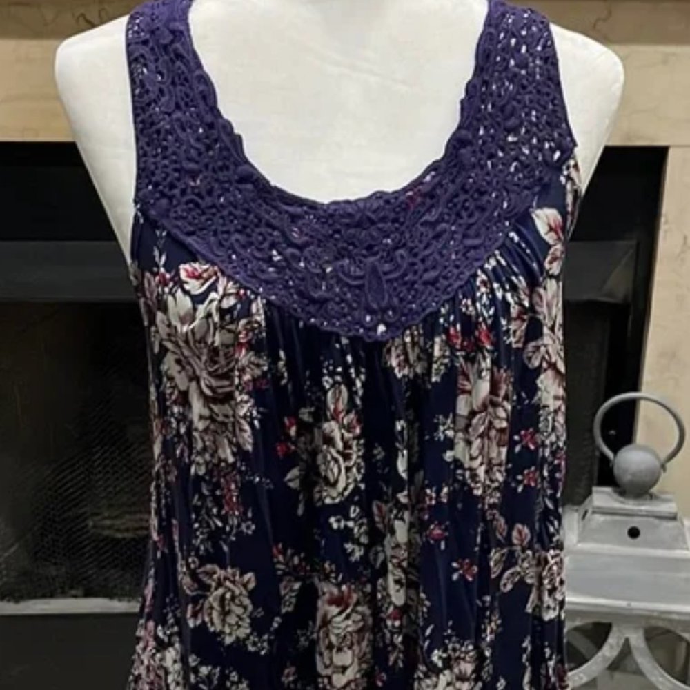 Knox Rose Sleeveless navy floral blouse. Size Large